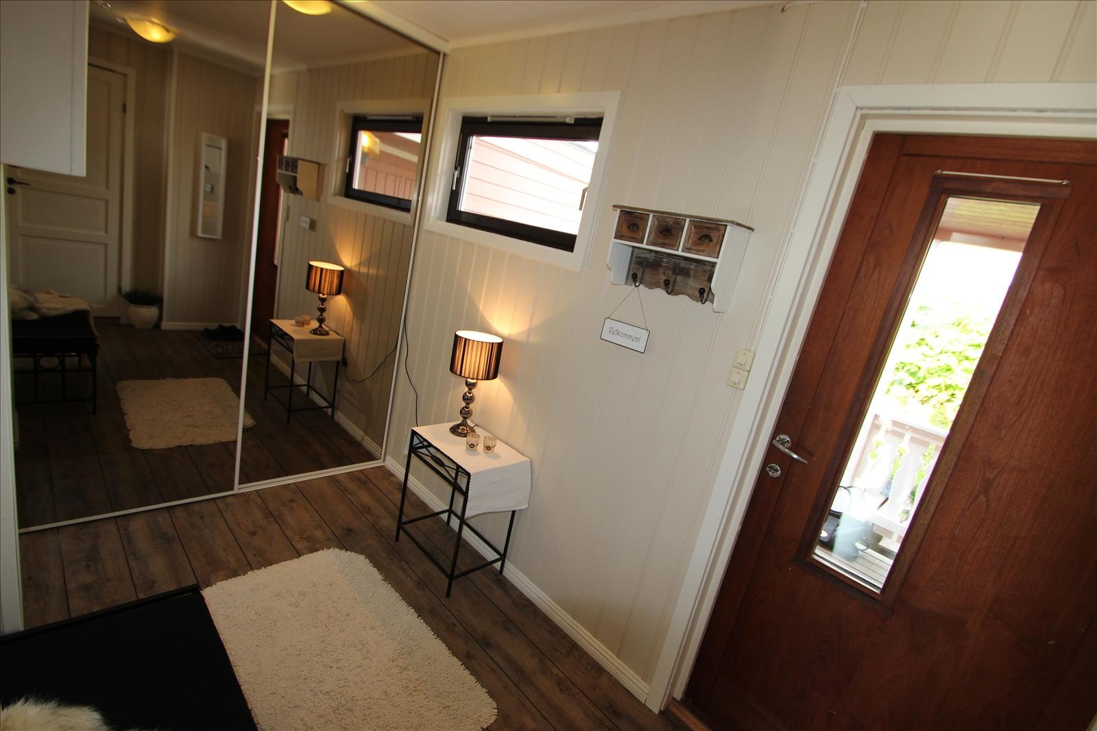 Gang med garderobeskap Galleribilde