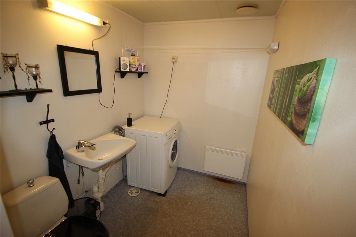 Vaskerom. Inngang fra yttergang i 1. etg. Galleribilde