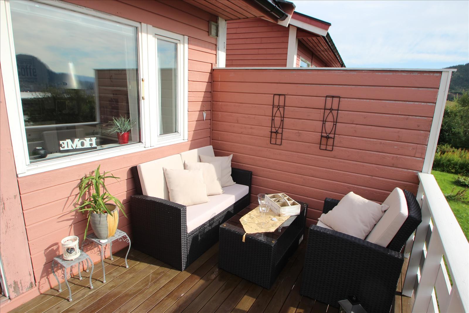 Terrasse i hovedetasje med utsikt. Galleribilde