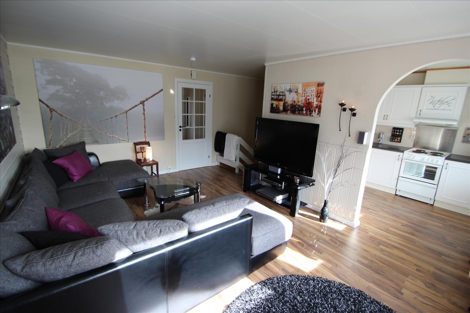 stue og kjøkken Galleribilde