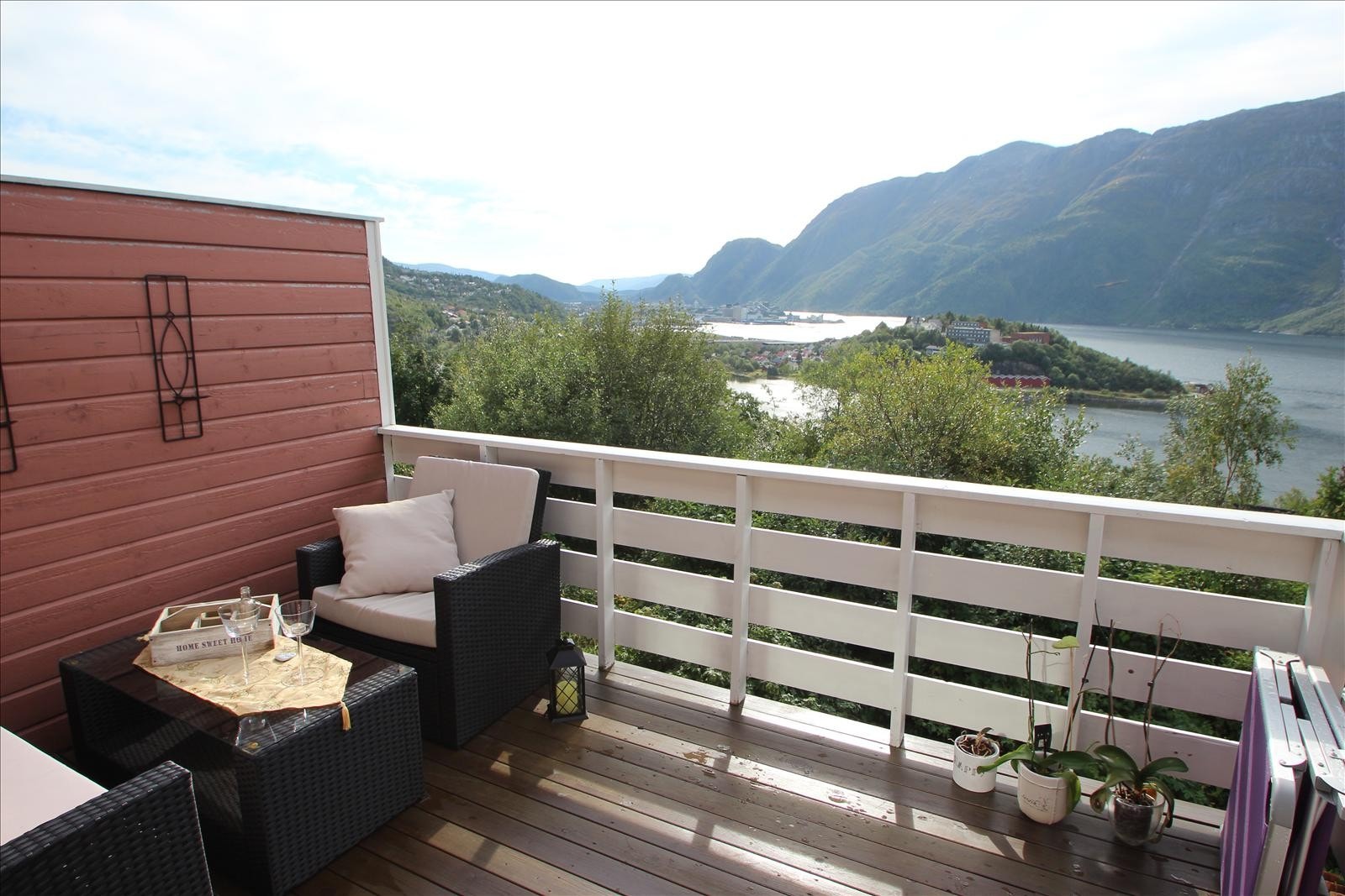 Terrasse med utsikt. Hovedetasje. Galleribilde