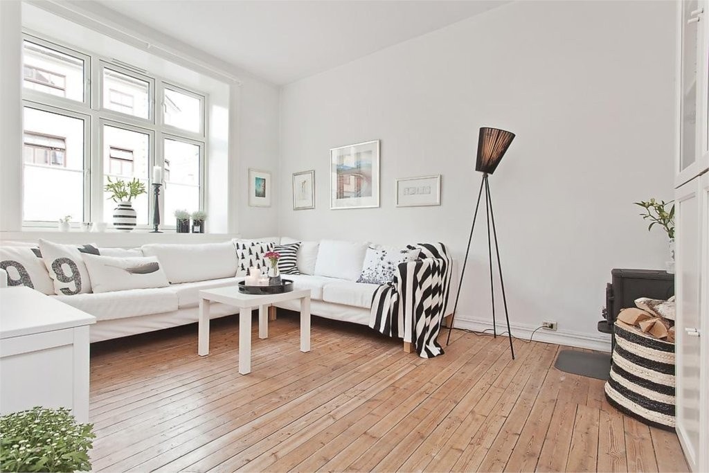 Lys og luftig stue med gode innvendige lysforhold Galleribilde