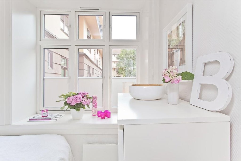 Soverommet vender ut mot stille gårdsrom Galleribilde