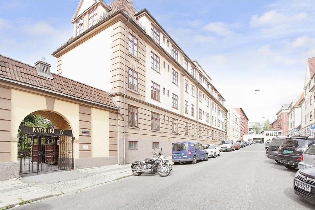 Fasadebilde - velholdt, klassisk Torshovgård Galleribilde