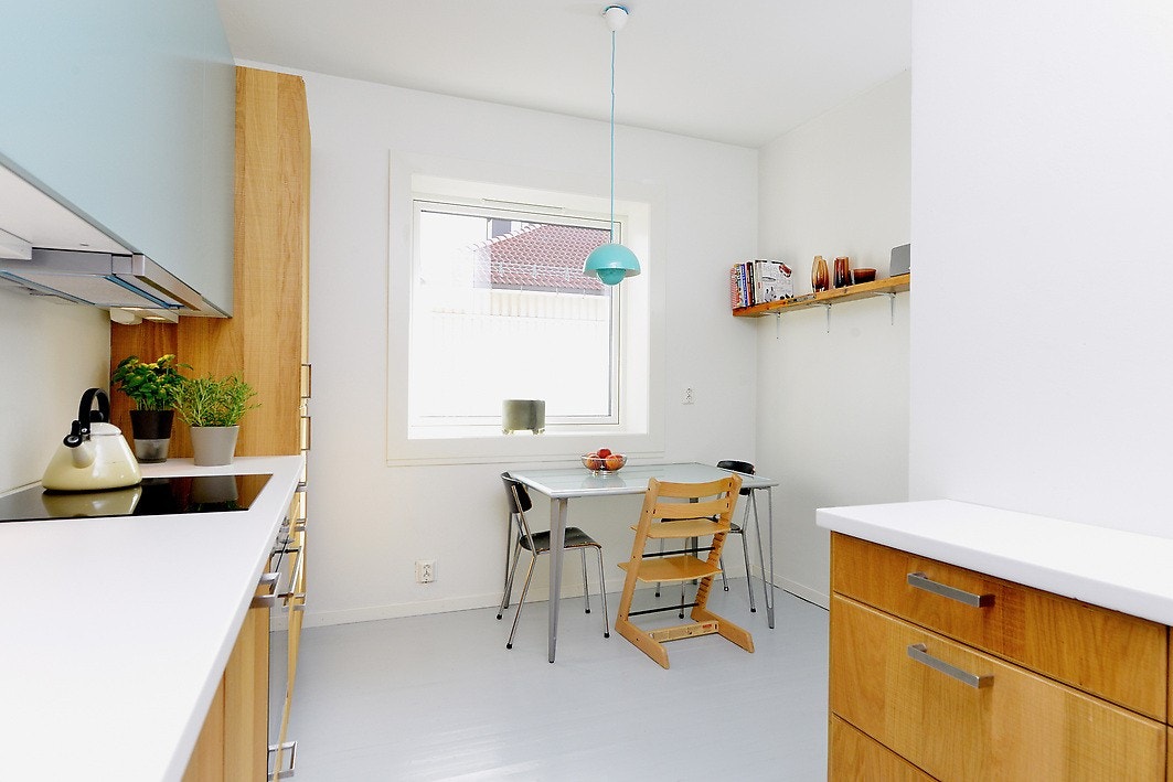 God plass til spisebord på kjøkkenet Galleribilde