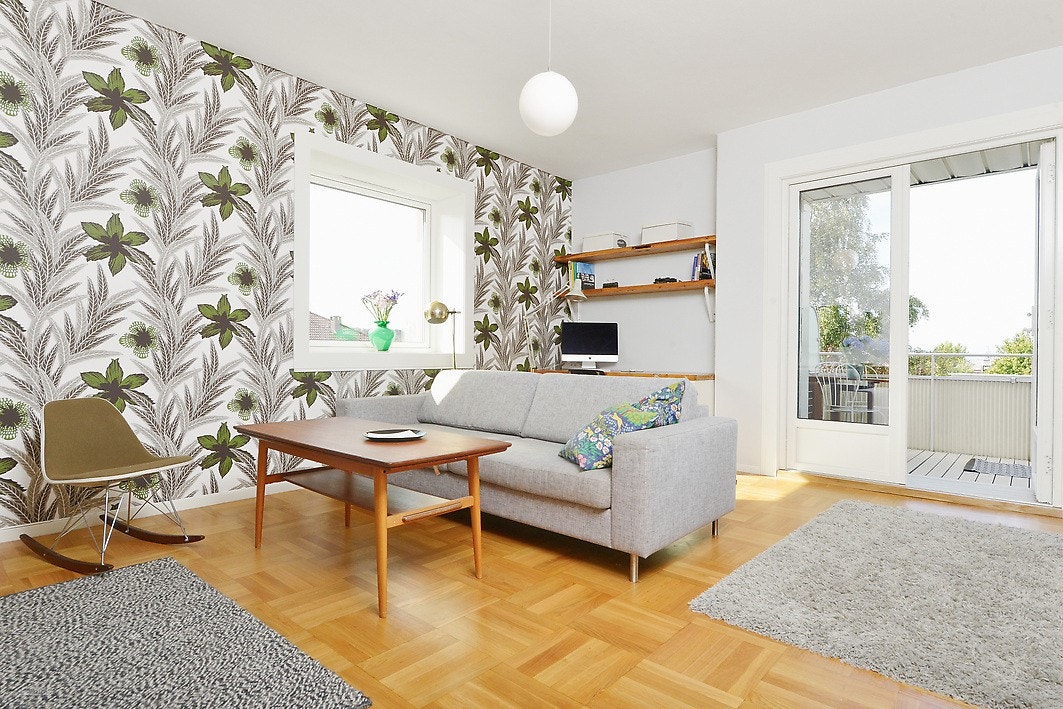 Stue med utgang til flott vestvendt balkong Galleribilde