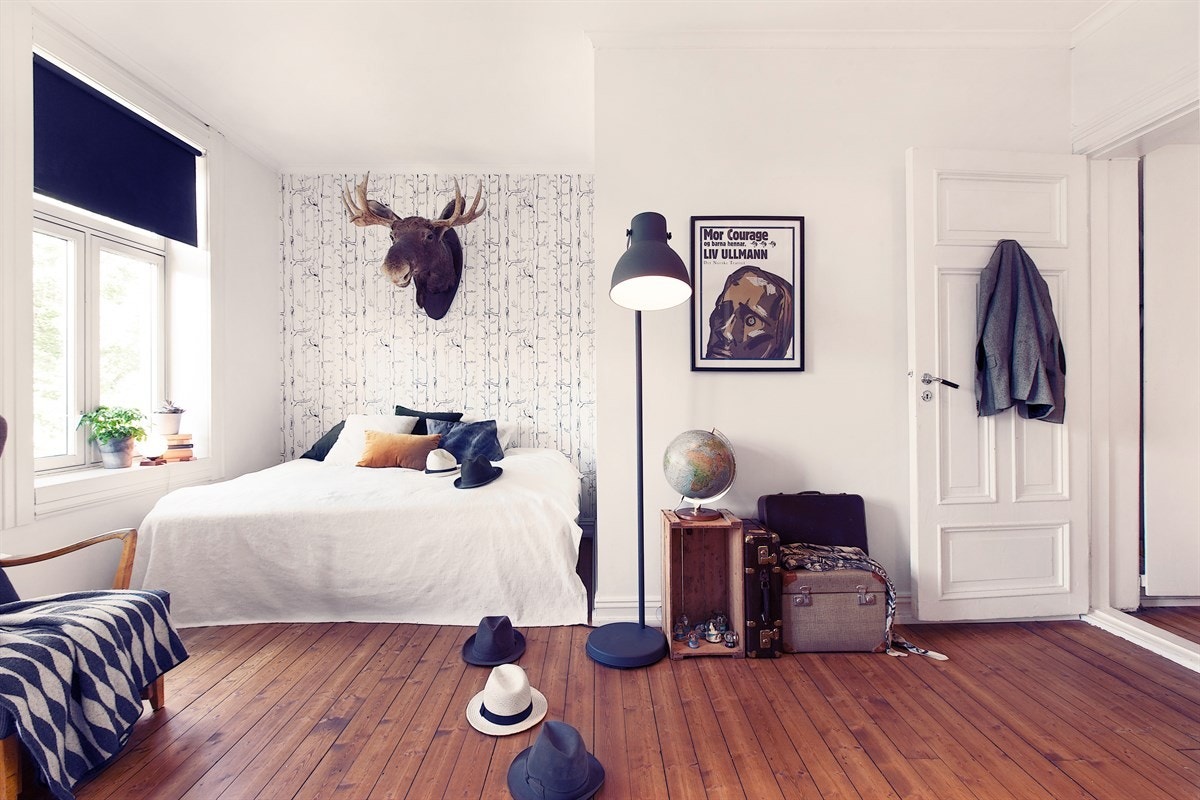 Følg hattene inn til leilighetens romslige soverom. Galleribilde