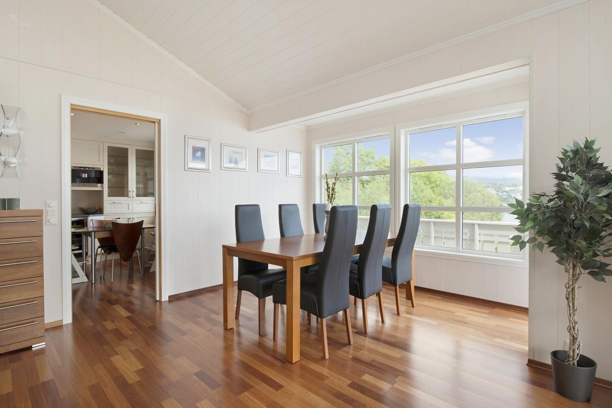 God plass til å nyte både mat og utsikt Galleribilde