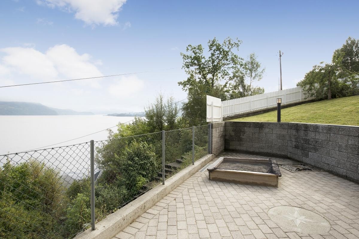 Pent opparbeidet tomt. Galleribilde