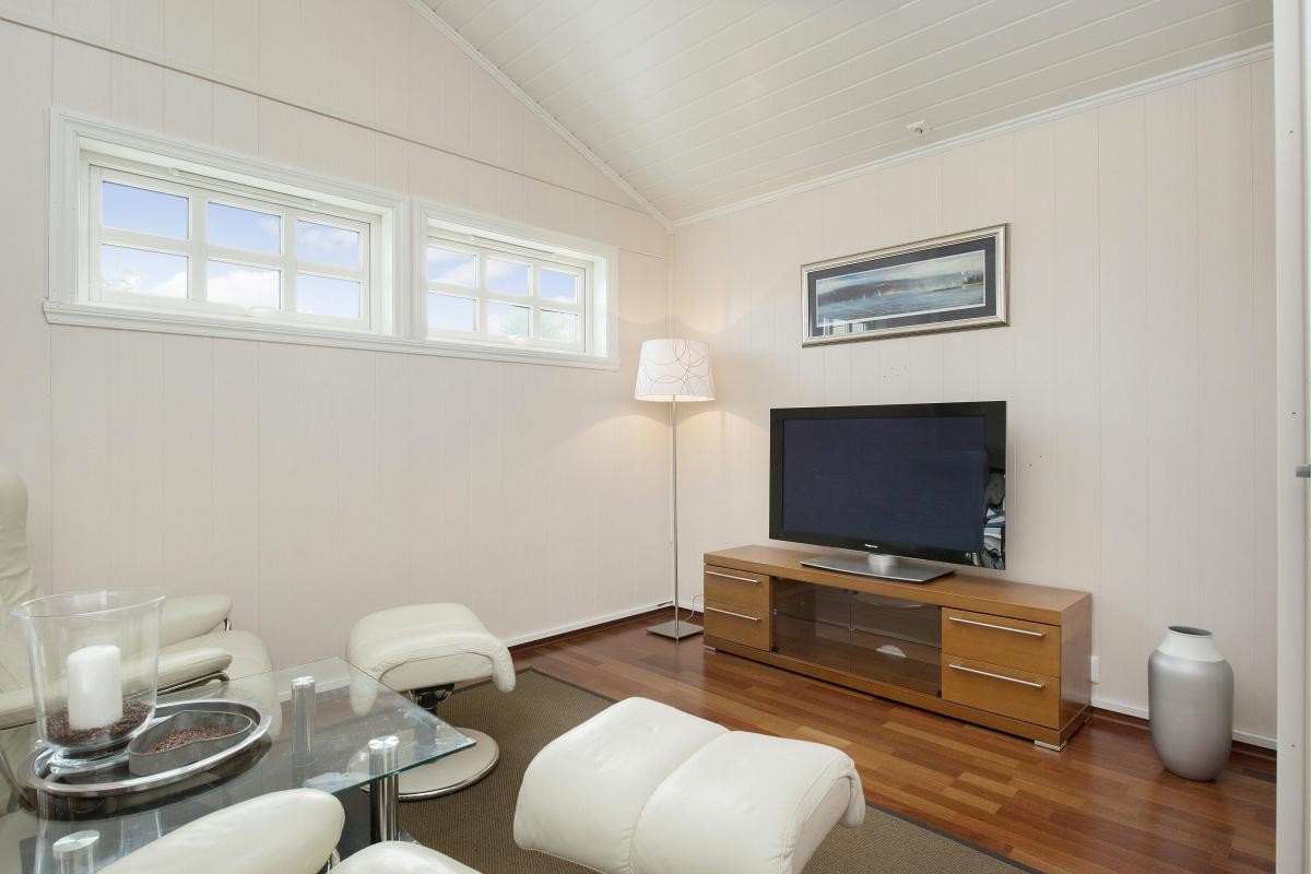 Stue er lekkert løst med to nivåer. Galleribilde