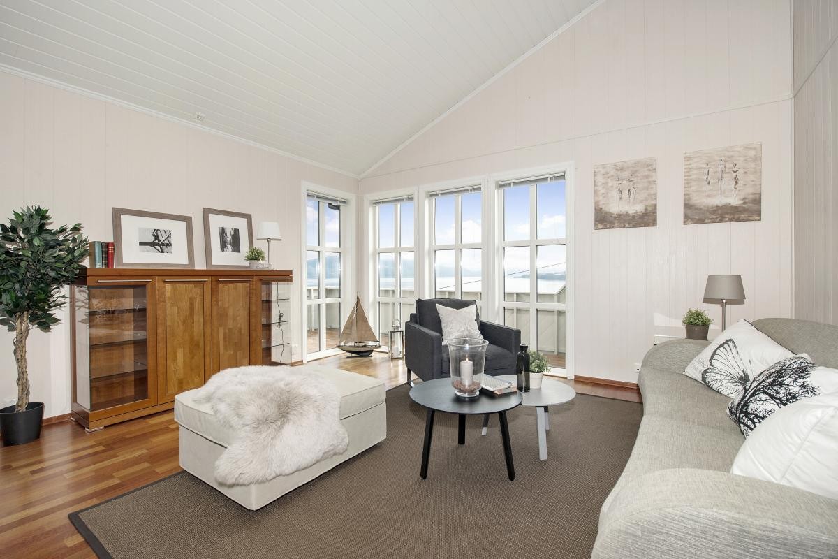 Store glassfelter gir godt med lys og utsikt Galleribilde