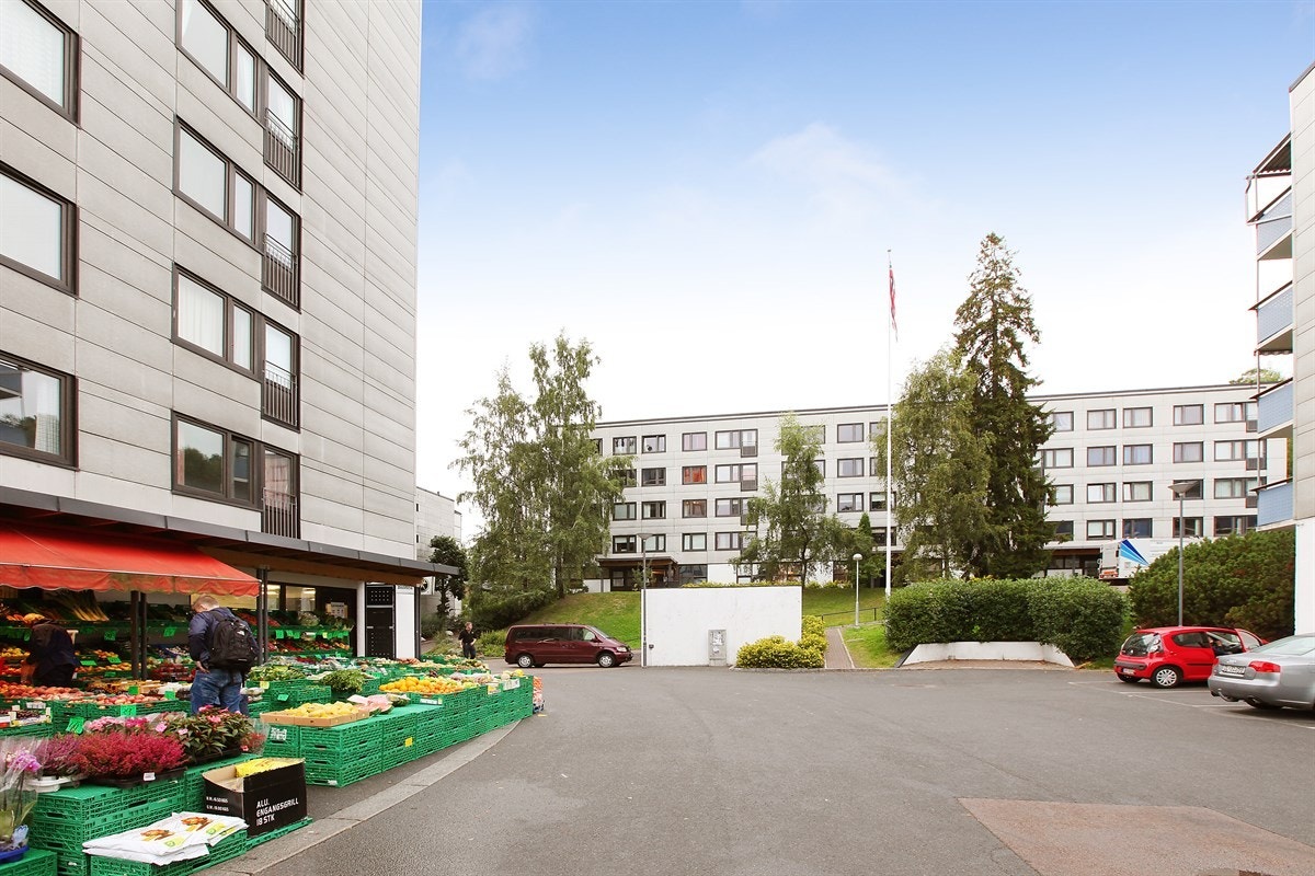 Nærbutikker på Hovseter torg. Galleribilde