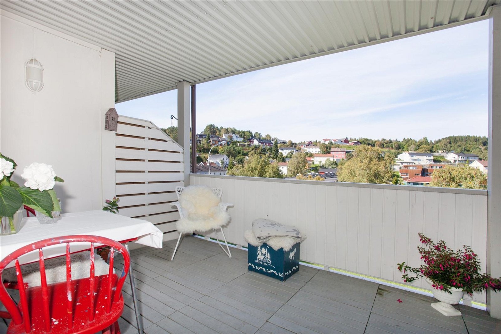 Romslig balkong. Galleribilde