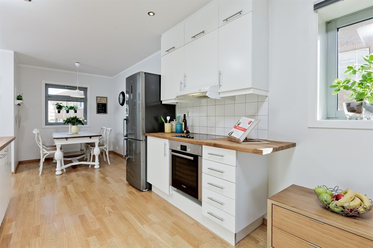 Tidsmessig kjøkkeninnredning fra HTH. Galleribilde