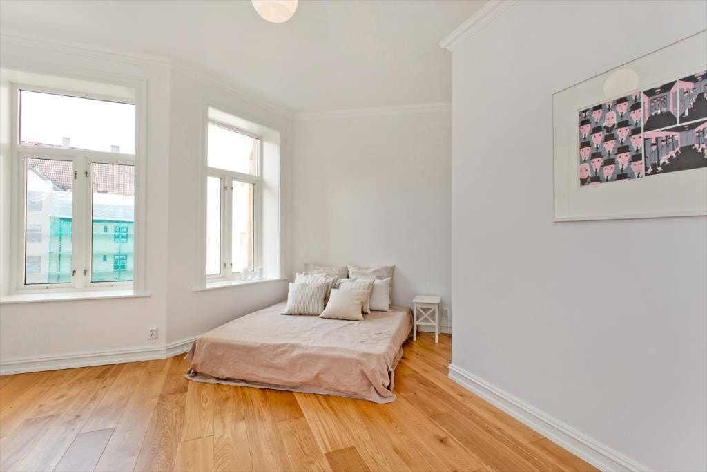 Hovedsoverom mot bakgård Galleribilde