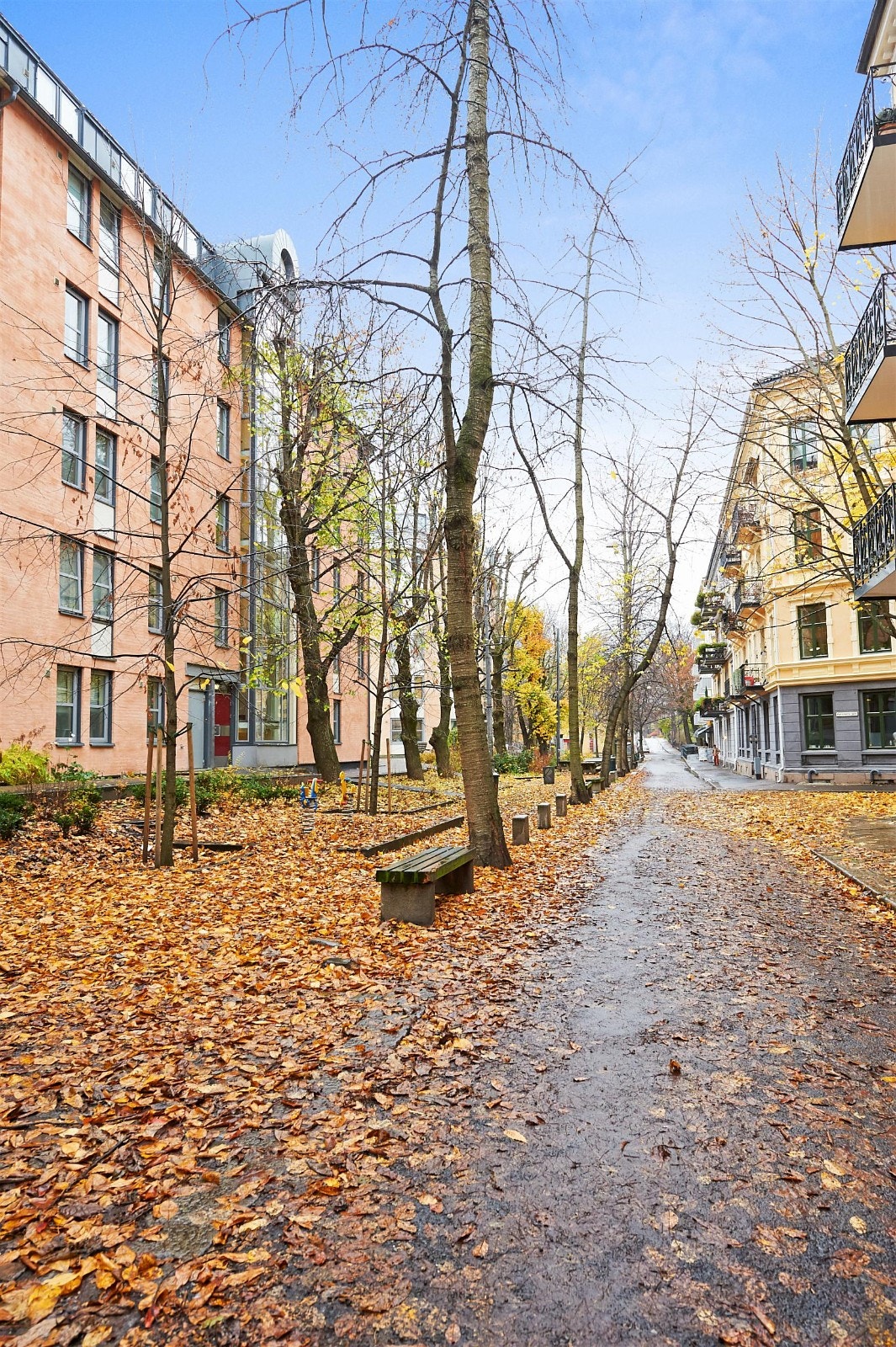 Leiligheten ligger sentralt men rolig til i Vika med gåavstand til Aker brygge, Tjuvholmen, Frogner, Slottsparken og Sentrum. Galleribilde