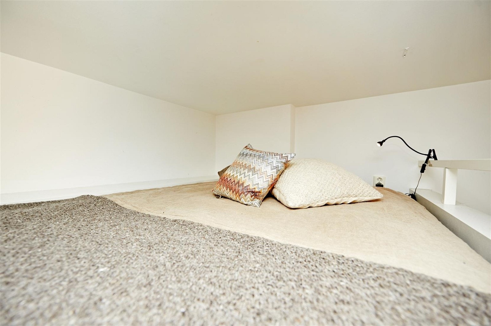 Romslig sovehems. Galleribilde