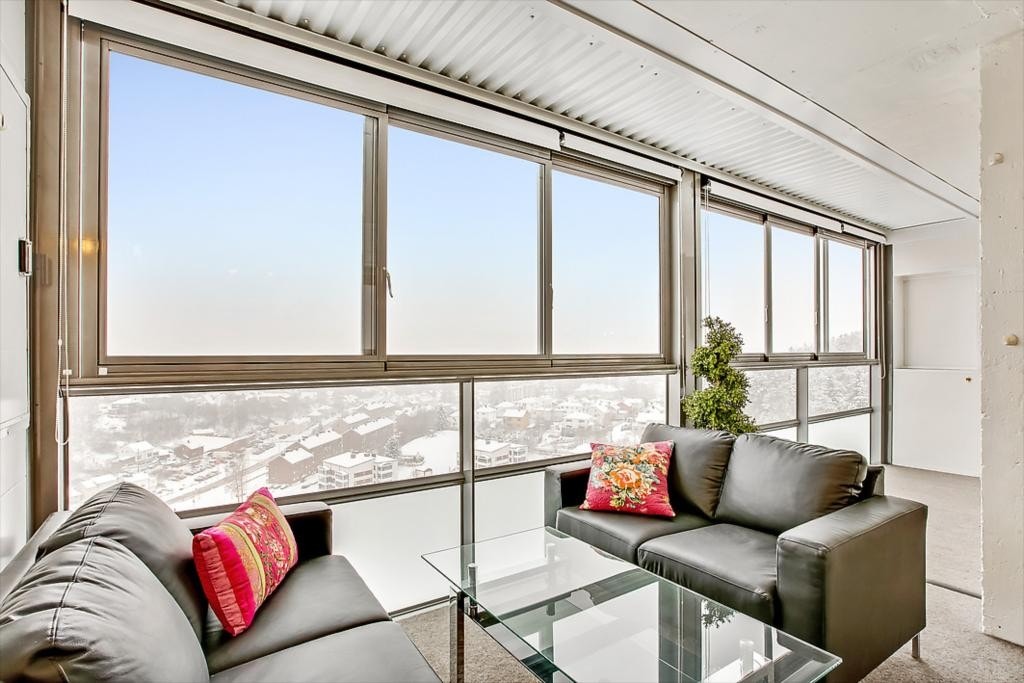 Nyere innglasset balkong Galleribilde