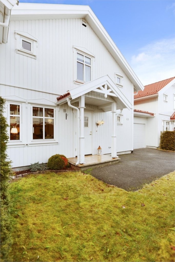 Fasade, inngangsparti. Galleribilde