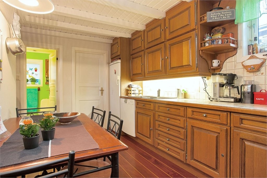 Kjøkken med spiseplass Galleribilde