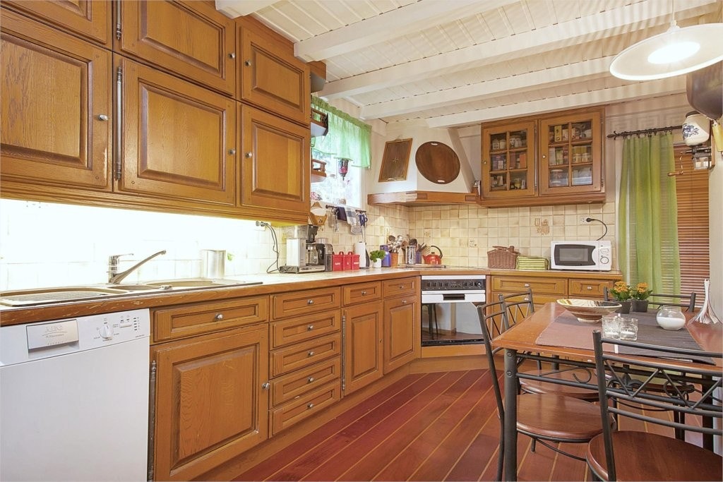 Kjøkken med spiseplass Galleribilde