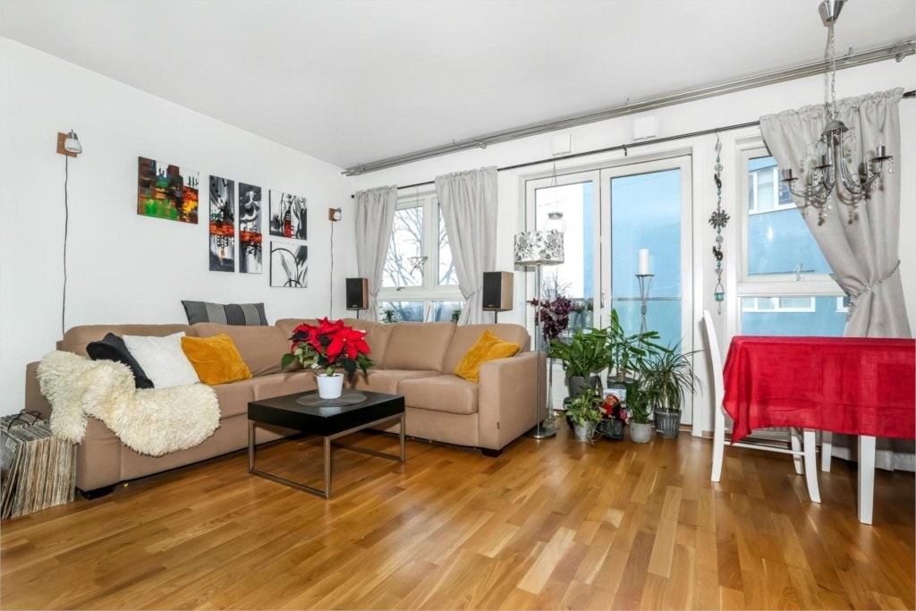 Stue med utgang til fransk balkong Galleribilde