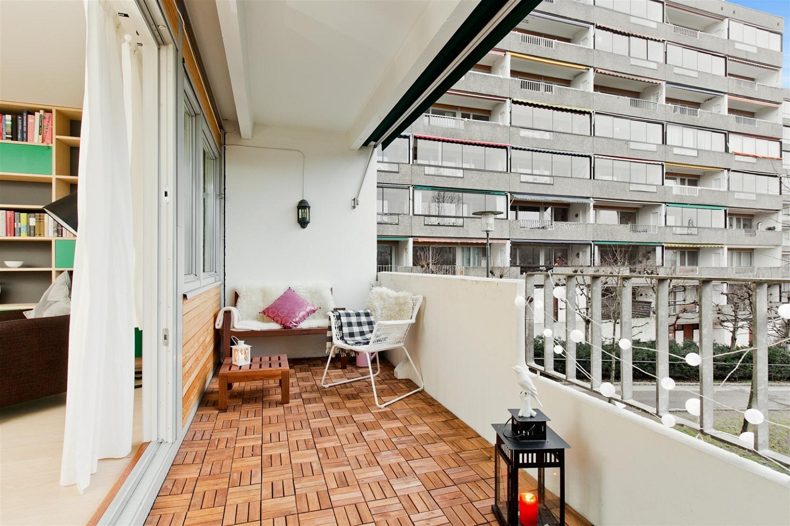 Fin og romslig sydvestvendt balkong. Galleribilde