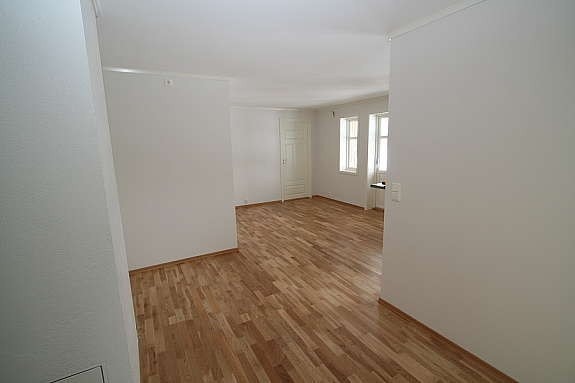 Fra gang inn mot stue/kjøkken Galleribilde