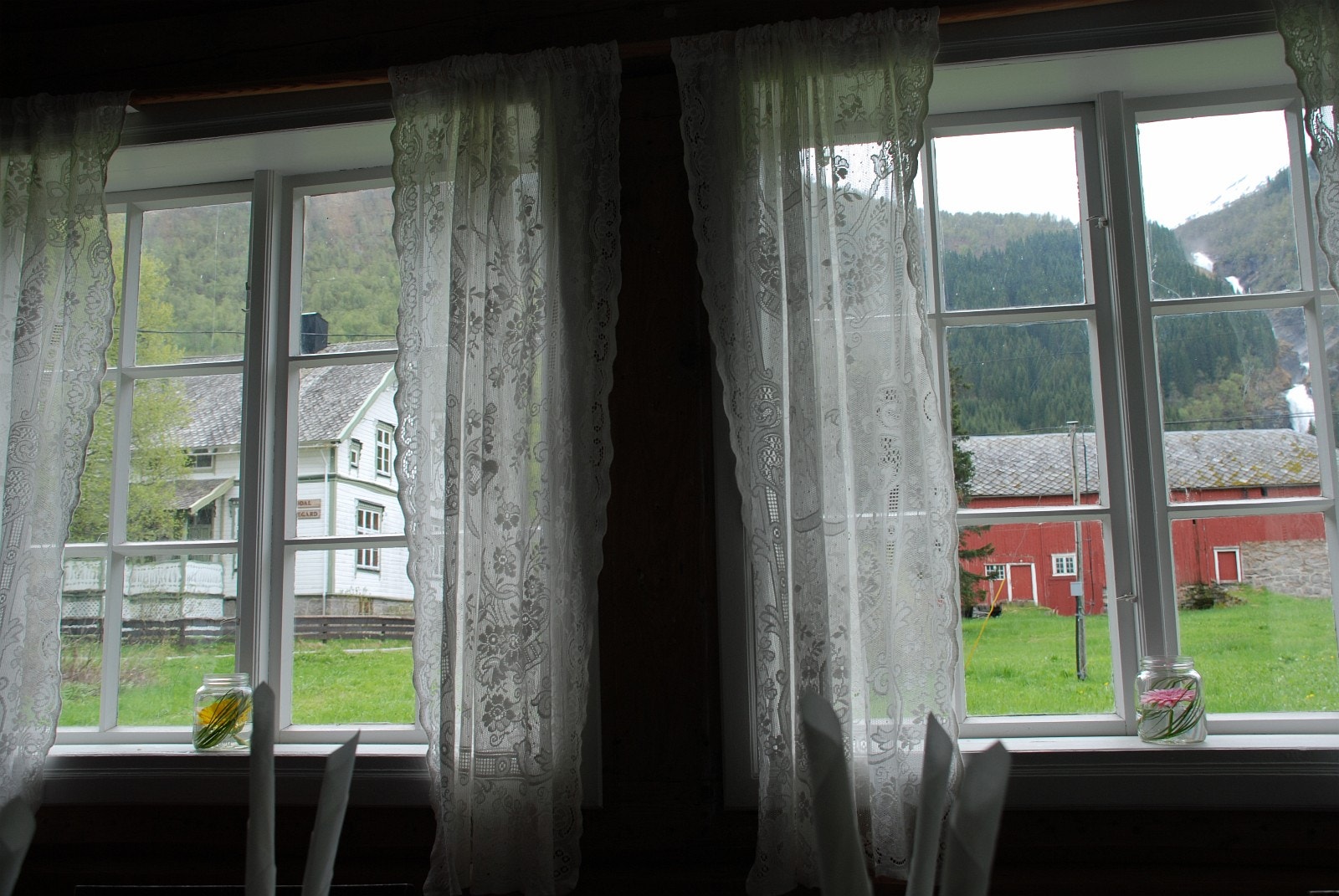 Tunet sett frå paktarstova Galleribilde