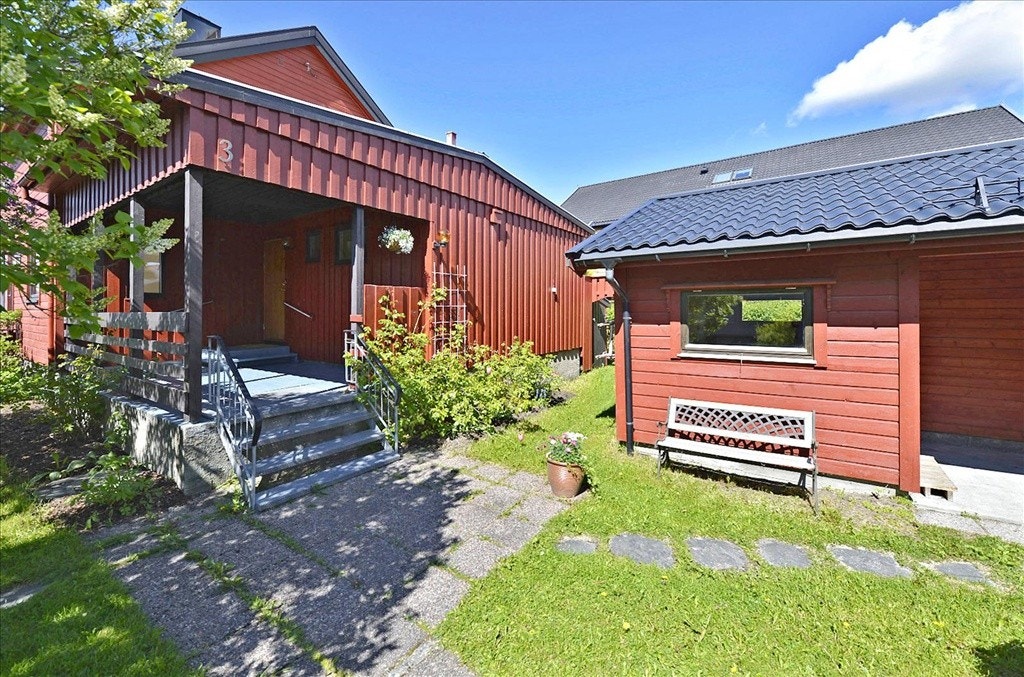 Inngangsparti tilbaketrukket fra Halsenvegen Galleribilde