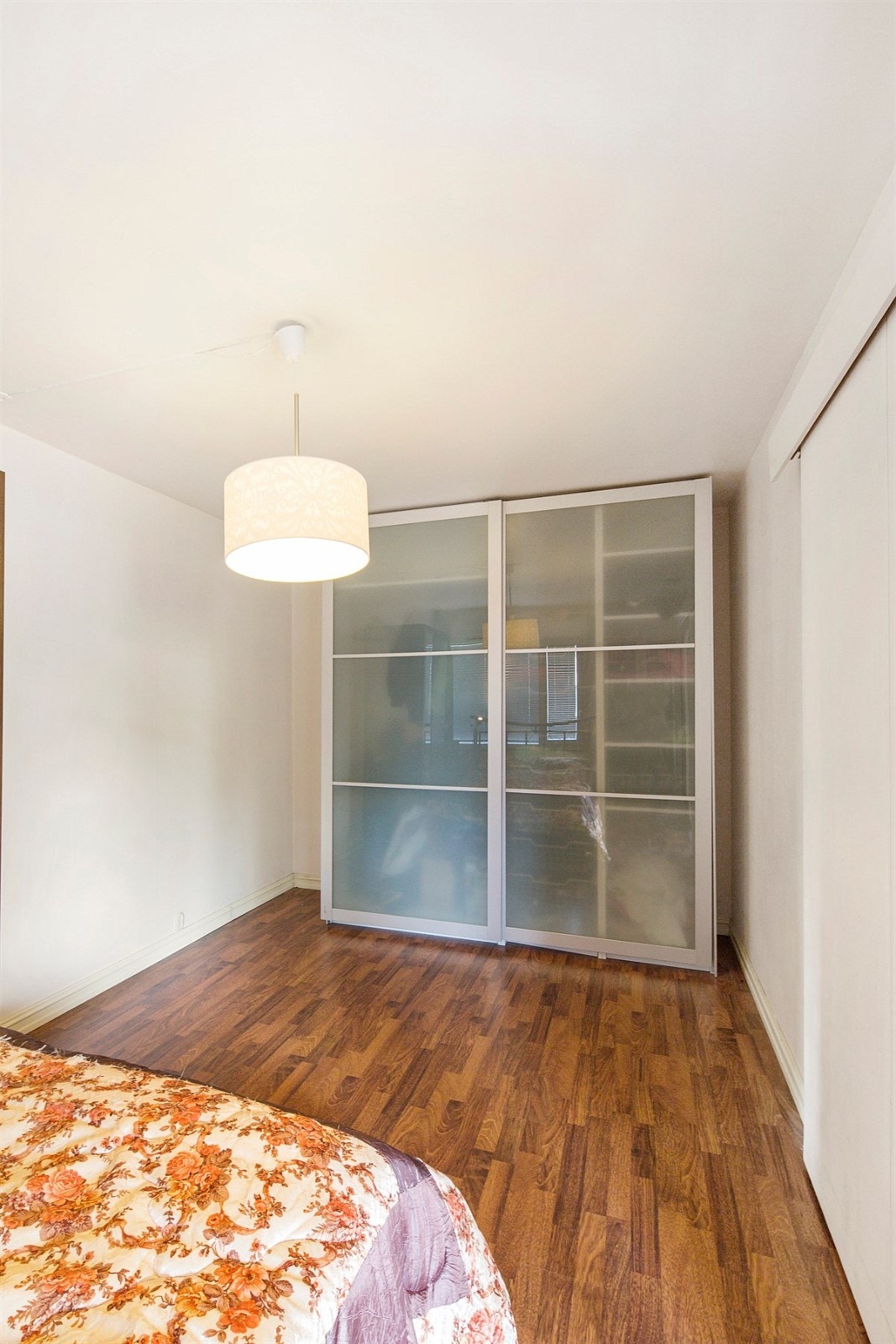 Soverom (1) med god plass. Galleribilde