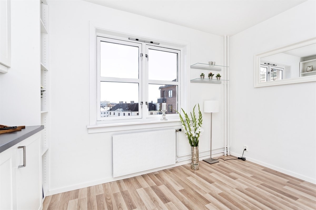 I august 2014 ble overflatene malt og nytt gulv lagt Galleribilde