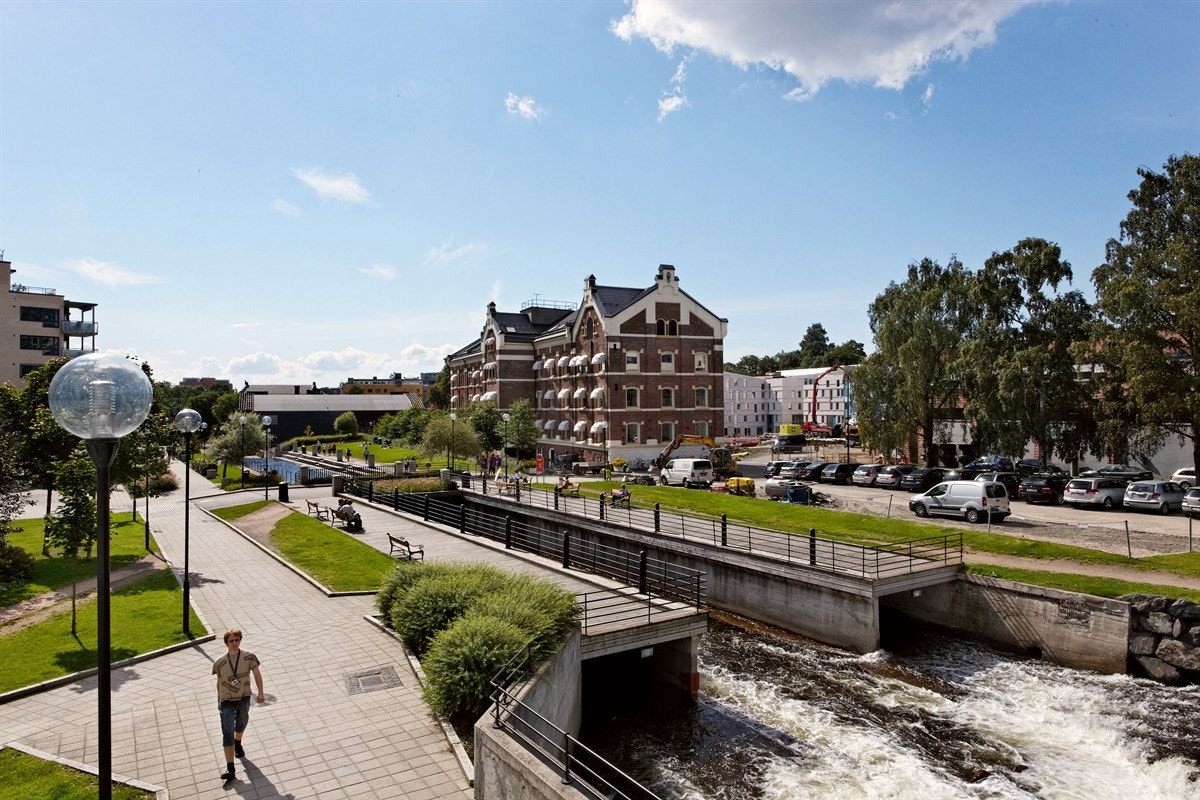 Langs Akerselva ved Nydalen t-banestasjon Galleribilde