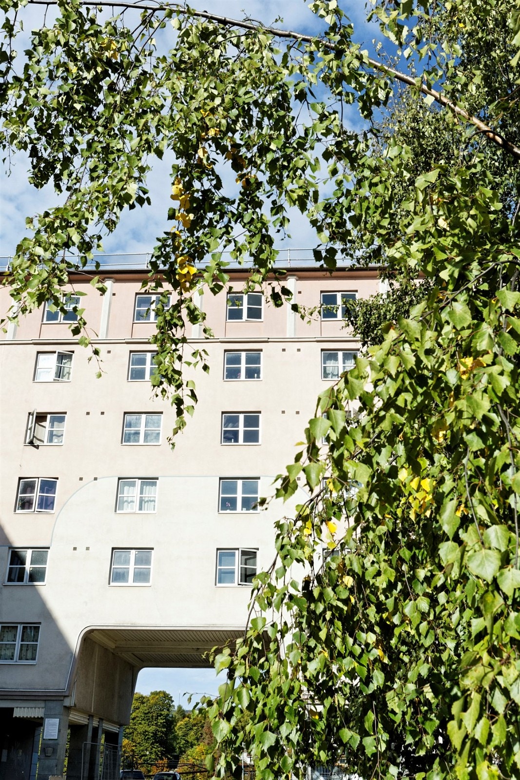 Leiligheten ligger i byggets femte etasje Galleribilde