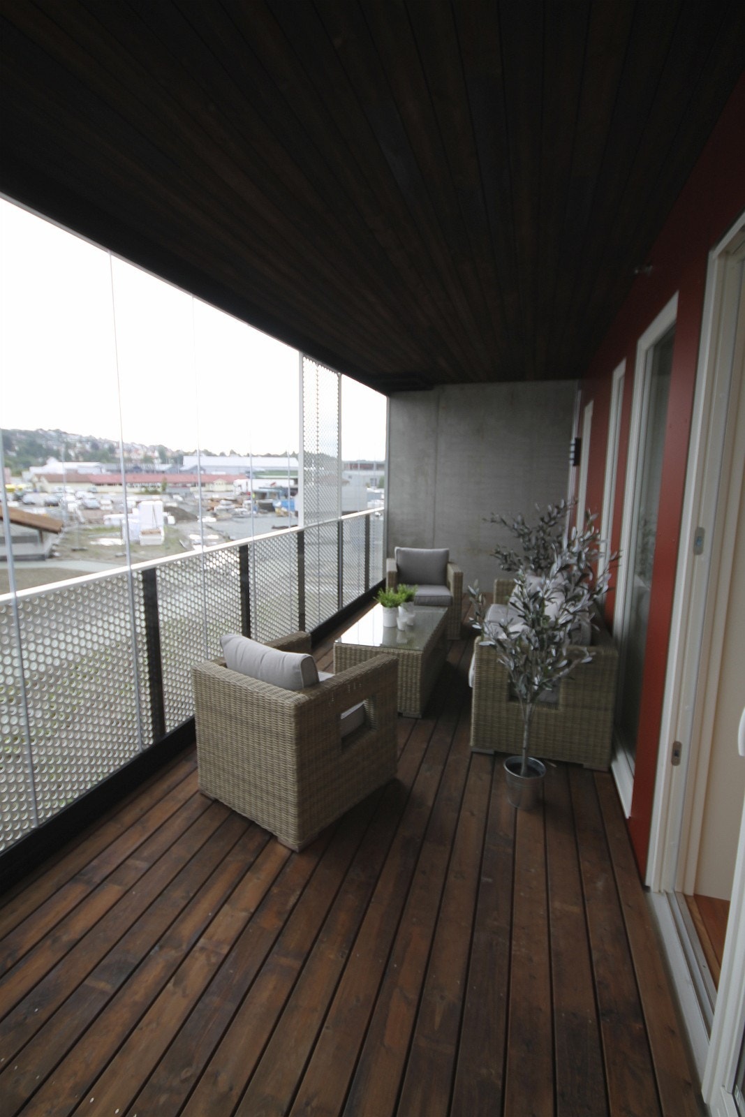 Large terrace (18 m2) - balcony glazing system Galleribilde