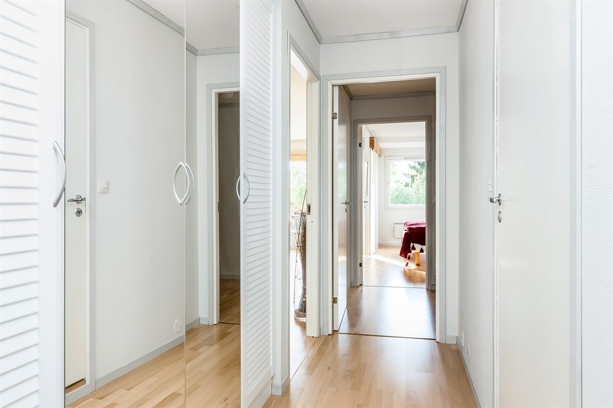 Entre med skapplass. Galleribilde