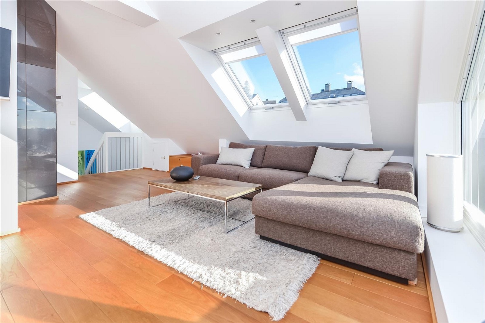 Loftsetasjen huser en flott loftstue i tillegg til et soverom. Galleribilde