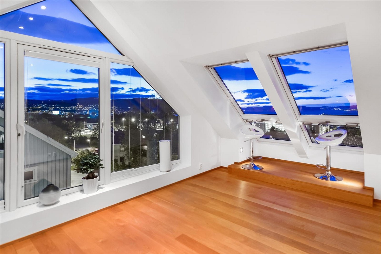 Et naturlig samlingspunkt for familien når nyttårsfyrverkeriet skytes opp fra Kristiansten Festning. Galleribilde