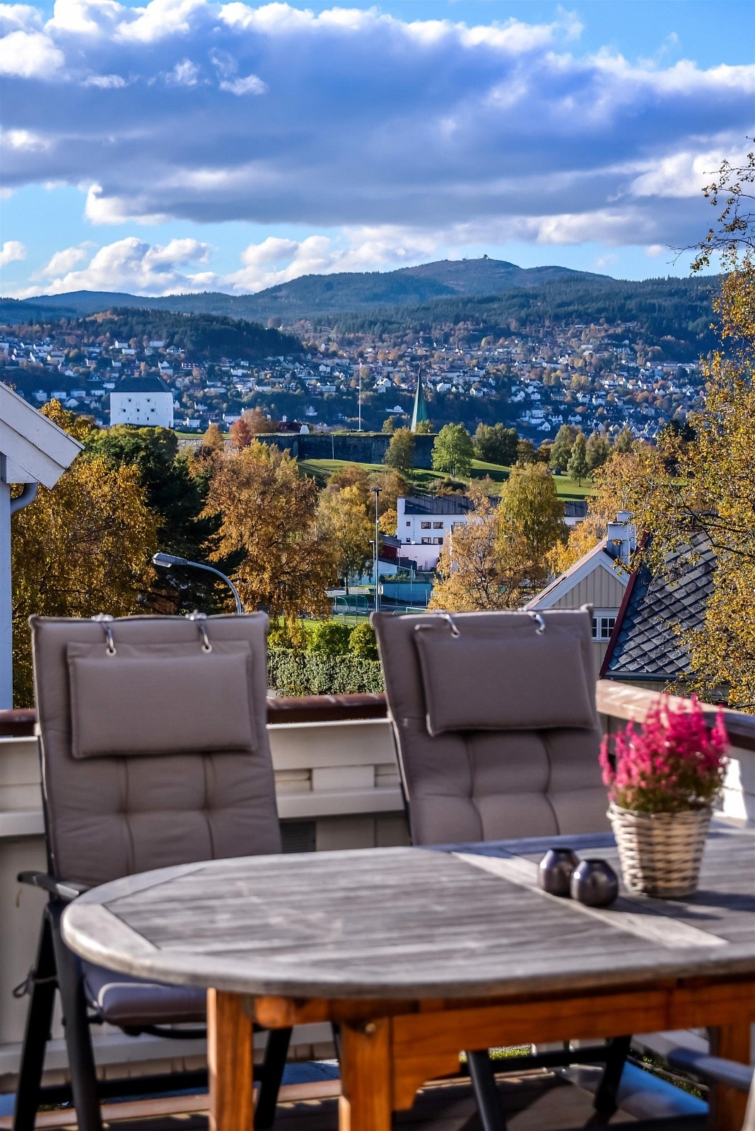 Bildet er tatt fra verandaen i 2. etasje. Galleribilde