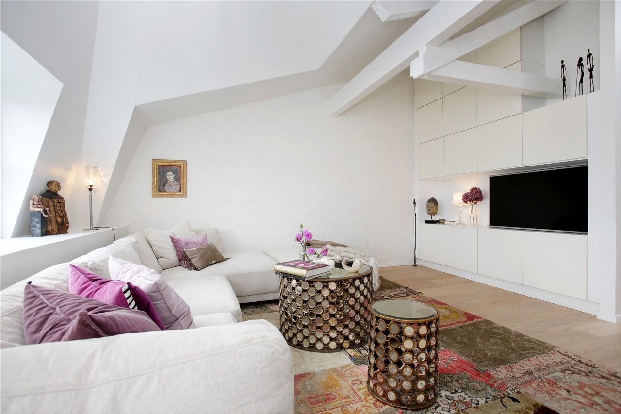 Stue med innebygde hyller Galleribilde