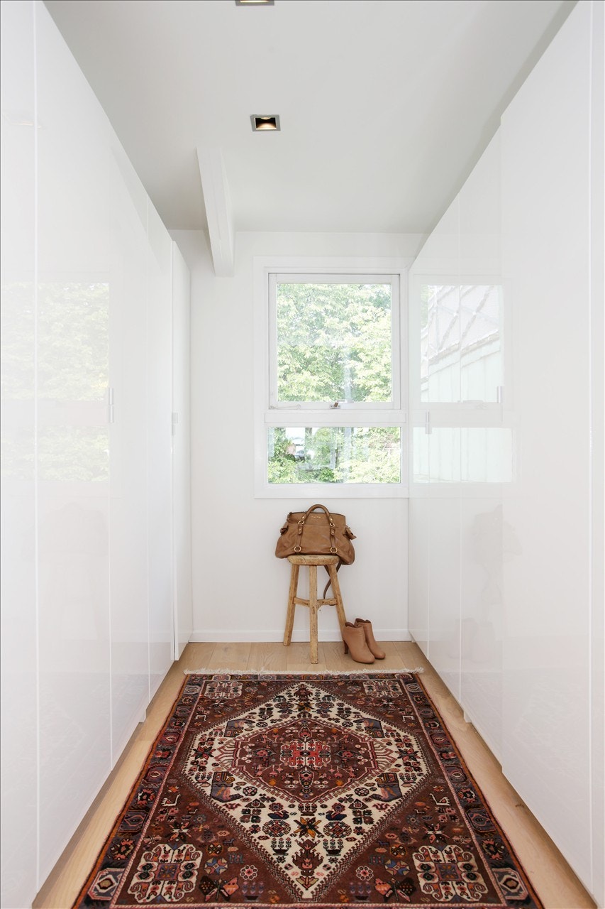 Gang med lekker garderobeløsning Galleribilde