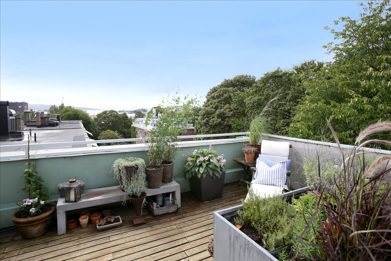 Takterrasse med utsikt og fine solforhold Galleribilde