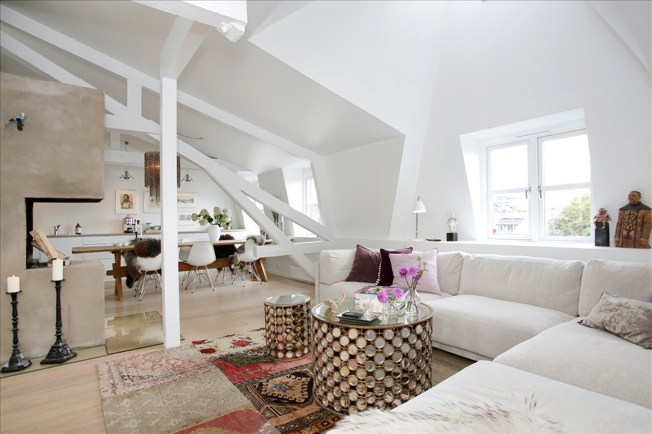 Stue mot kjøkken med peis Galleribilde