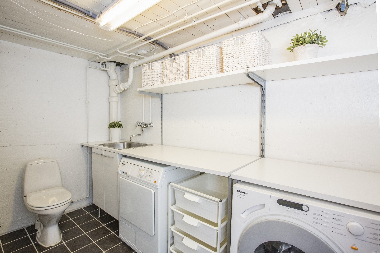 Vaskerom Galleribilde