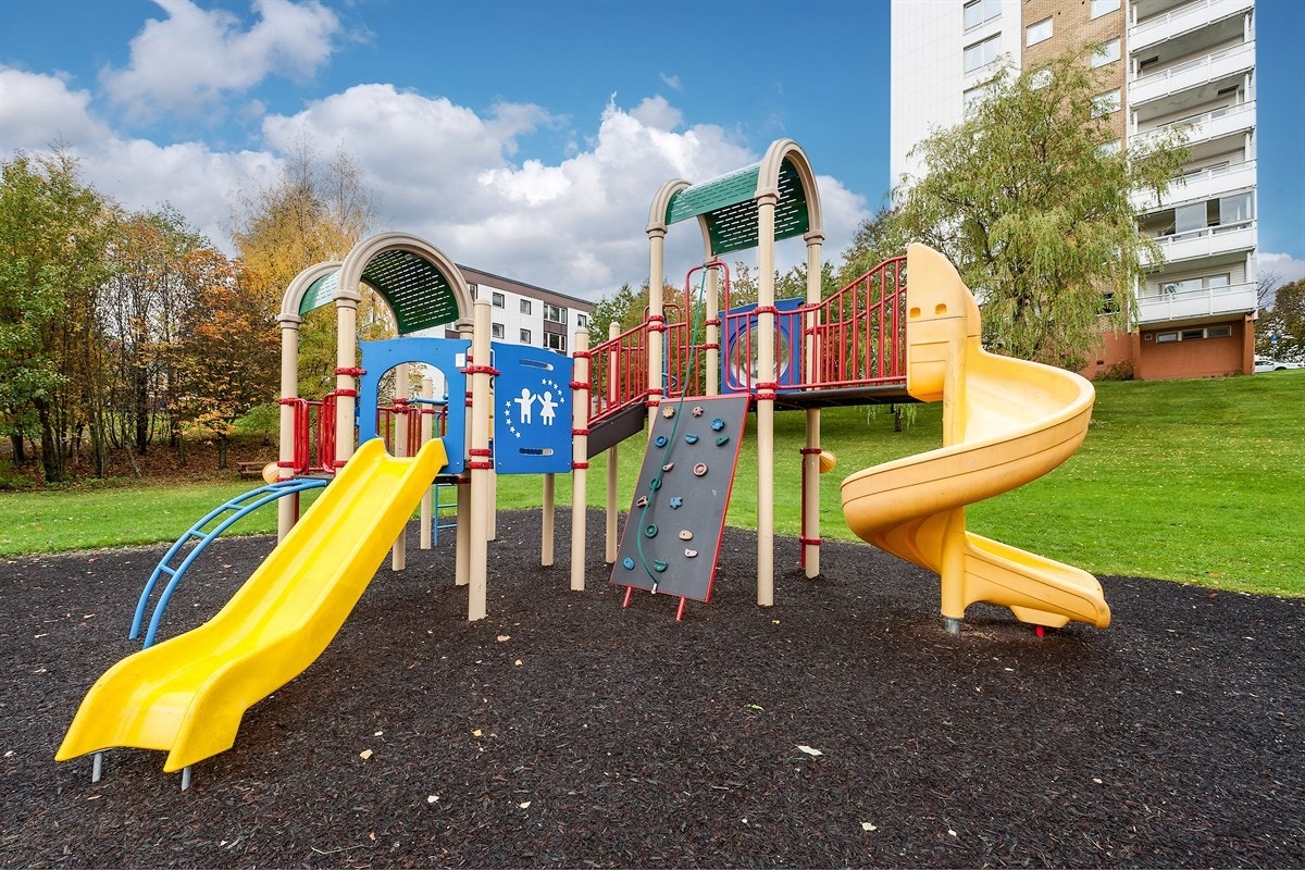 Lekeplass i nærheten. Galleribilde