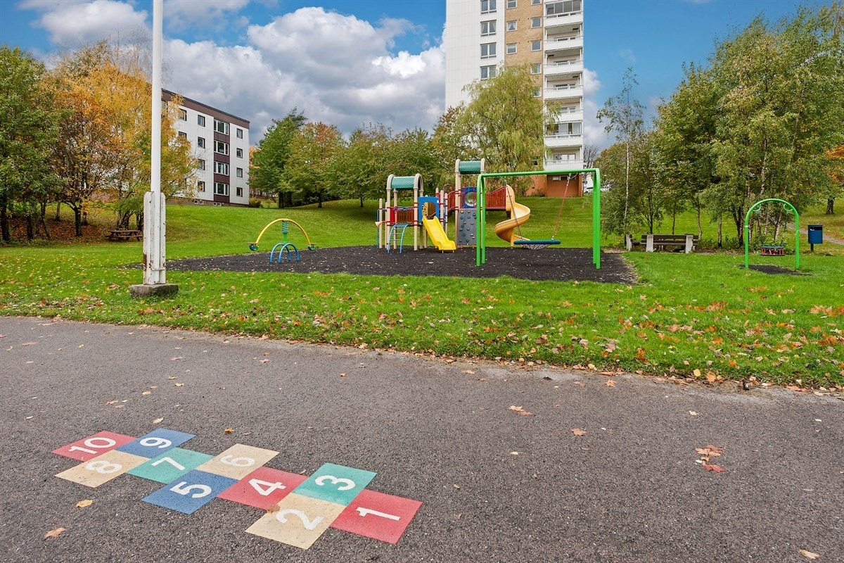 Lekeplass i nærheten. Galleribilde