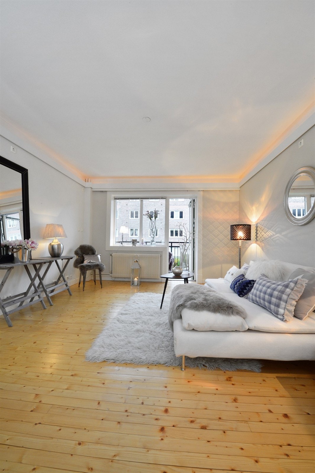 Fra stuen er det utgang til vestvendt og ny balkong. Galleribilde