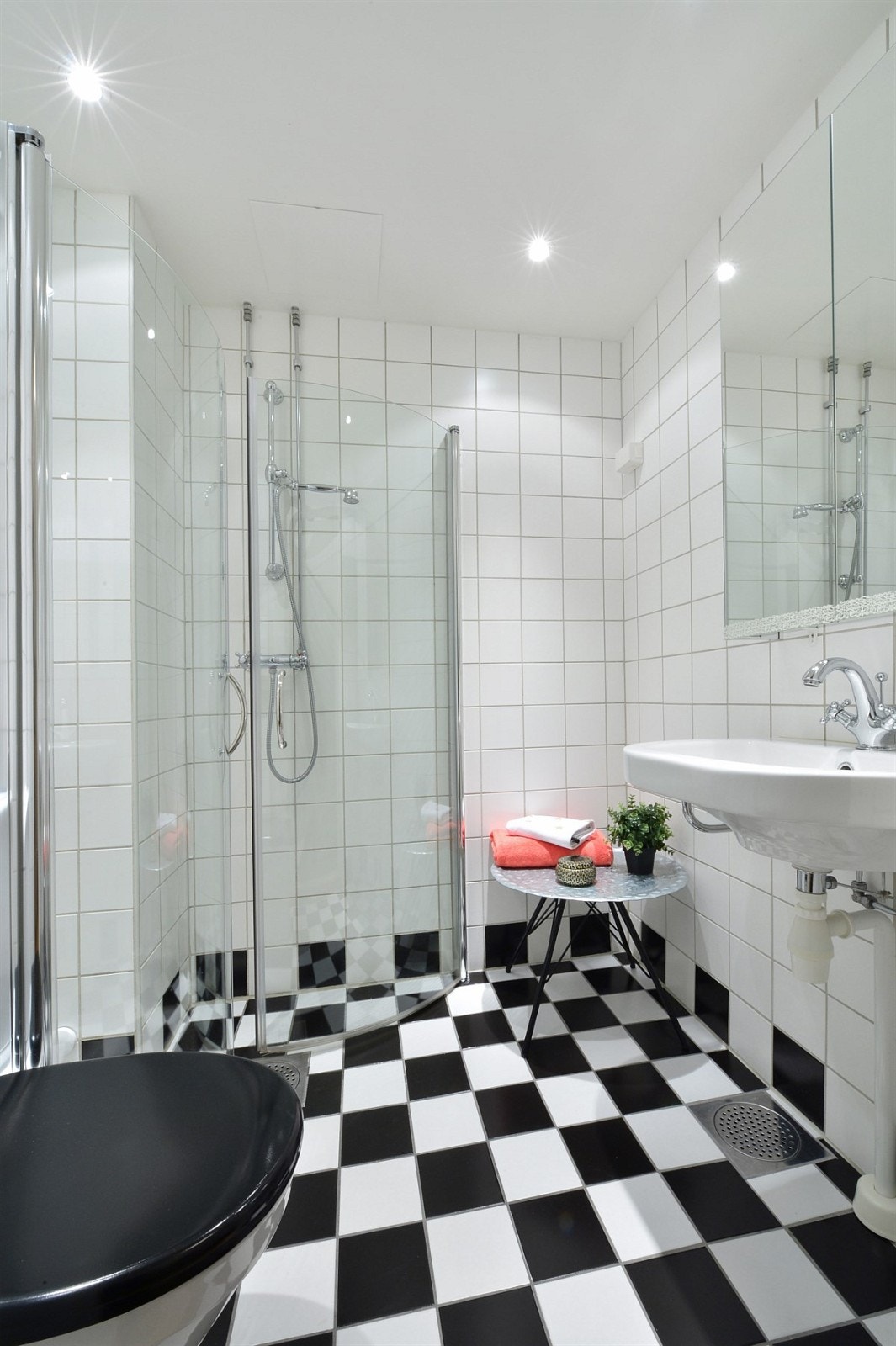 Badet er oppgradert i regi av borettslaget i 2004 i forbindelse med vvs oppgradering. Galleribilde