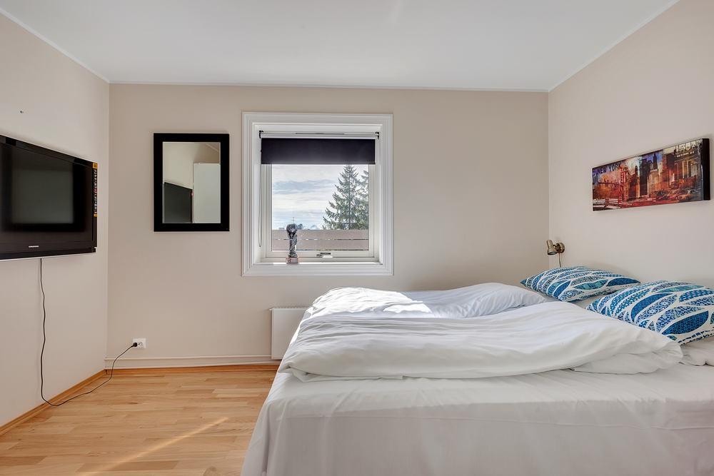 Soverom II ligger også med utsikt mot nord og har også det god størrelse. Galleribilde