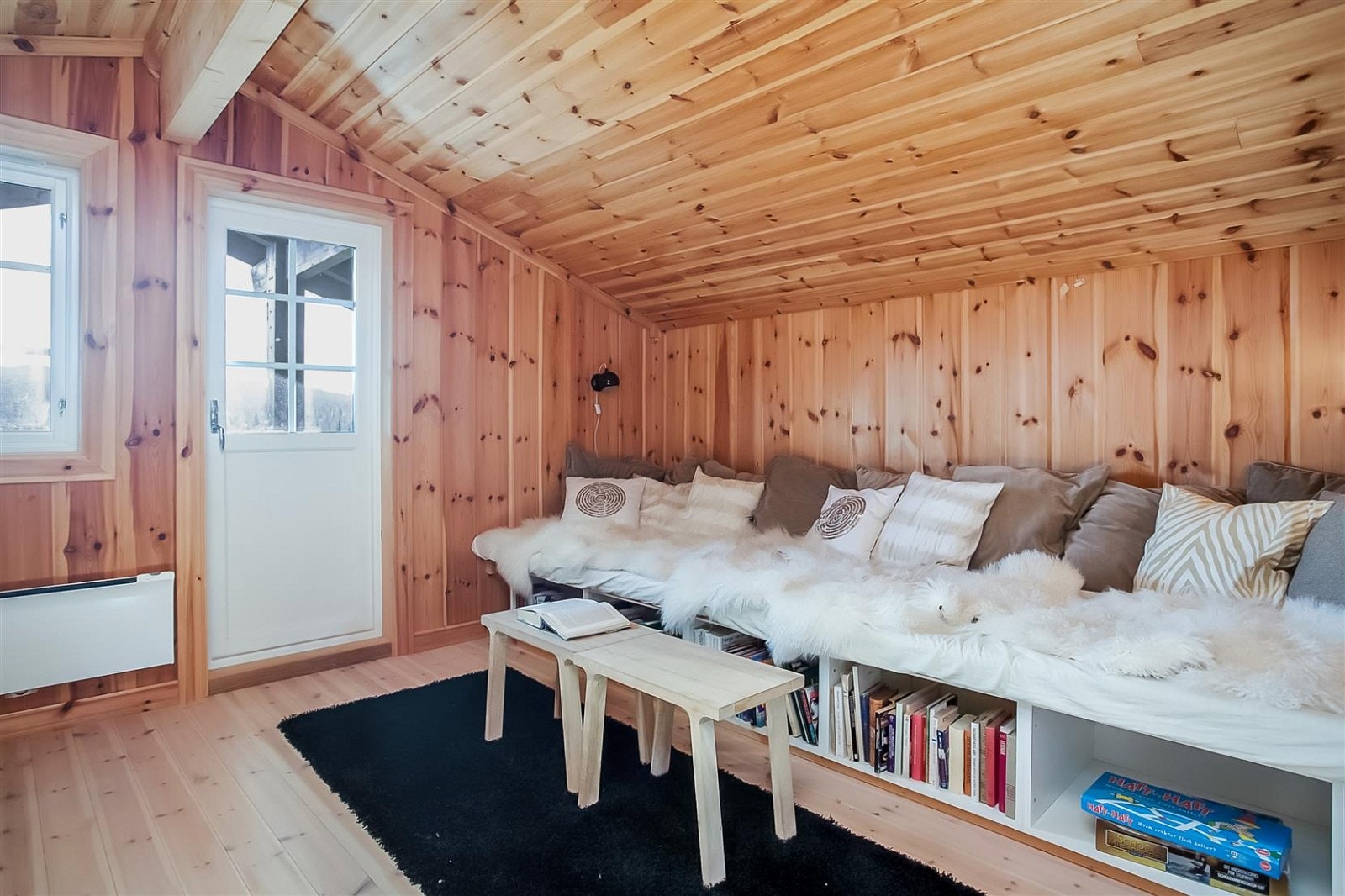 Loftstue med tilgang til overbygget balkong. Galleribilde